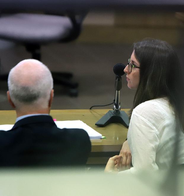 Cinzia Magnarelli in aula davanti al gip con il legale Alessandro Conti