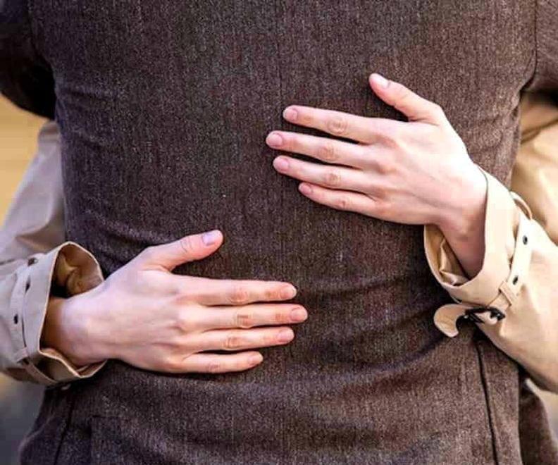 Sono sempre più frequenti i casi di anziani truffati e derubati con la tecnica dell’abbraccio (Foto d'archivio)