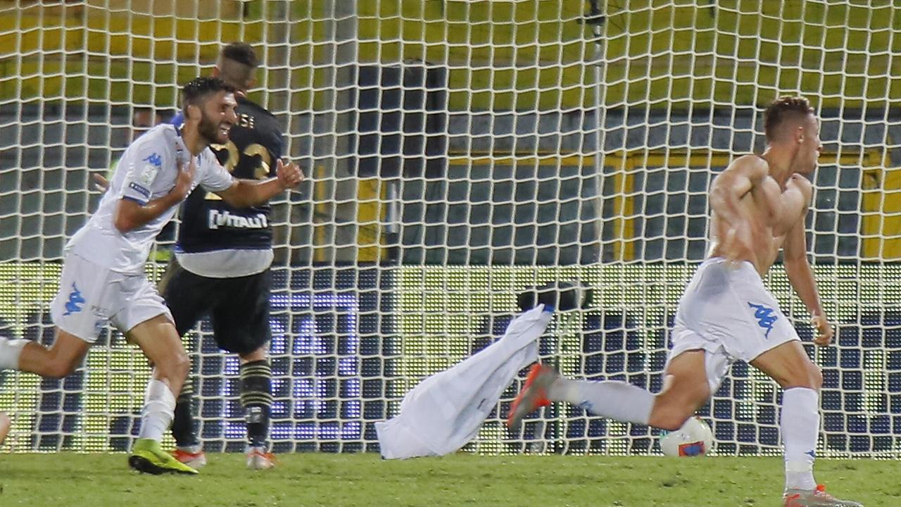 Frattesi esulta dopo aver segnato il gol del 2-3