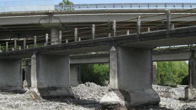 Via alle prove di stabilità su 250 ponti e viadotti della provincia apuana
