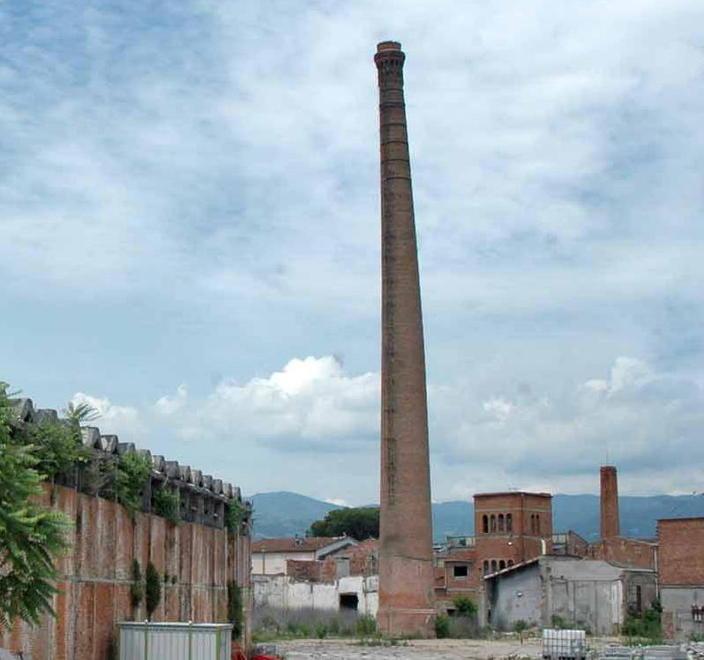 Allarme per i lavori in via Erbosa alla ciminiera dell’ex Banci 