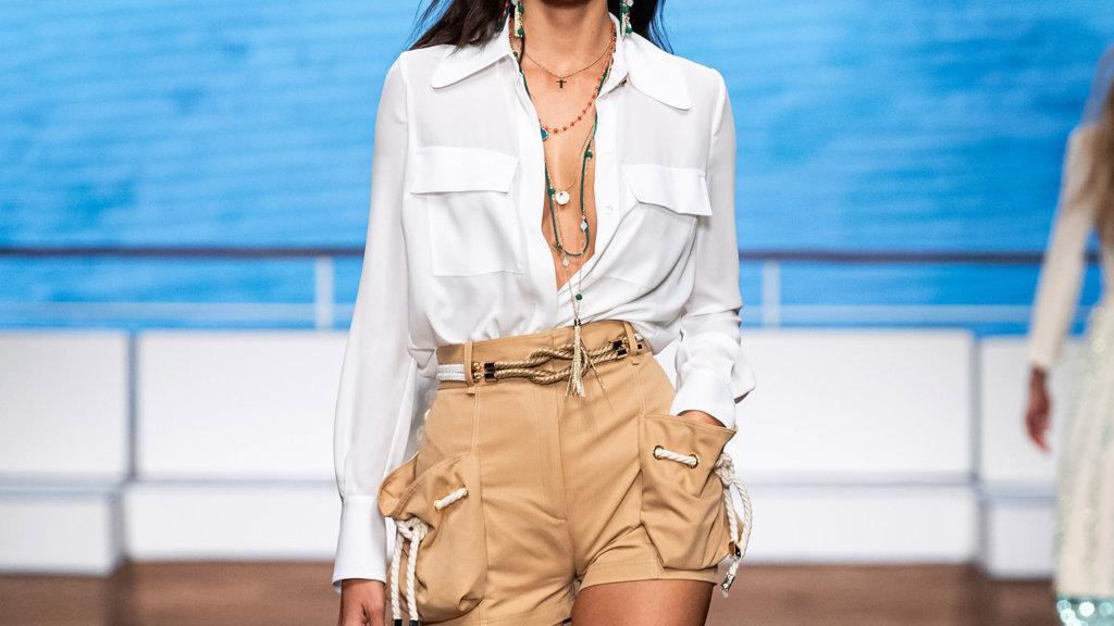 Elisabetta Franchi a Milano Fashion Week: «Le mie capitane coraggiose con forza e sensualità vestono il fascino del mare»