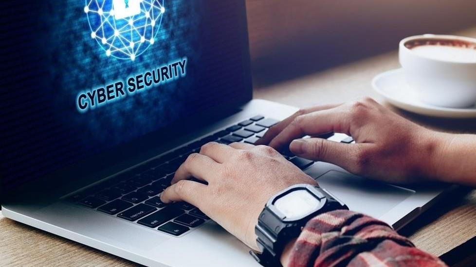 Le molestie attraverso internet e i social network sono molto frequenti (foto d’archivio)