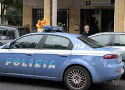 Chiama la polizia per ottenere un prestito 