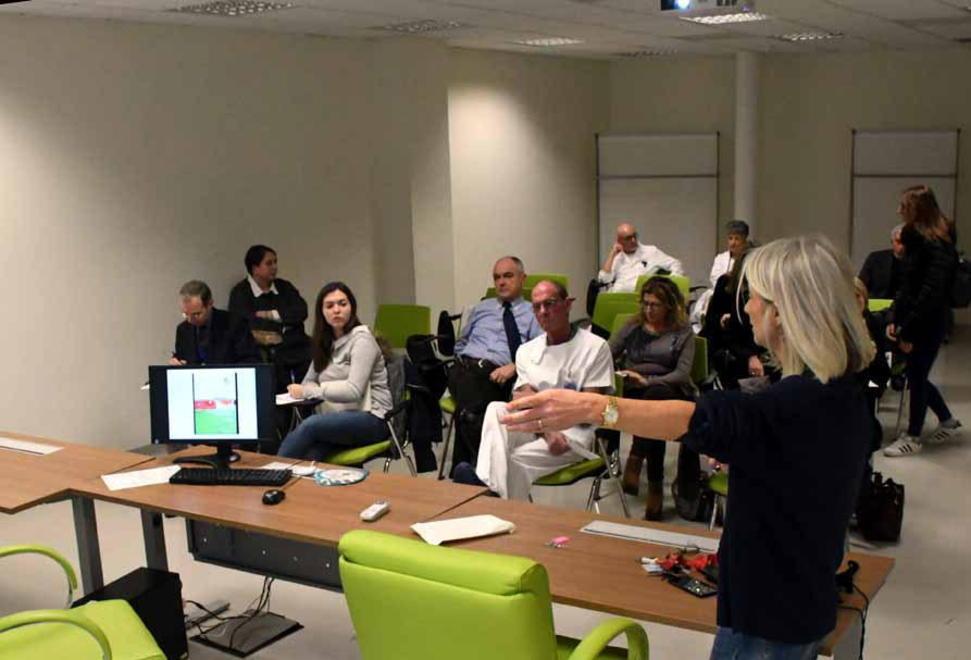 L'epidemiologa Vivani durante una conferenza