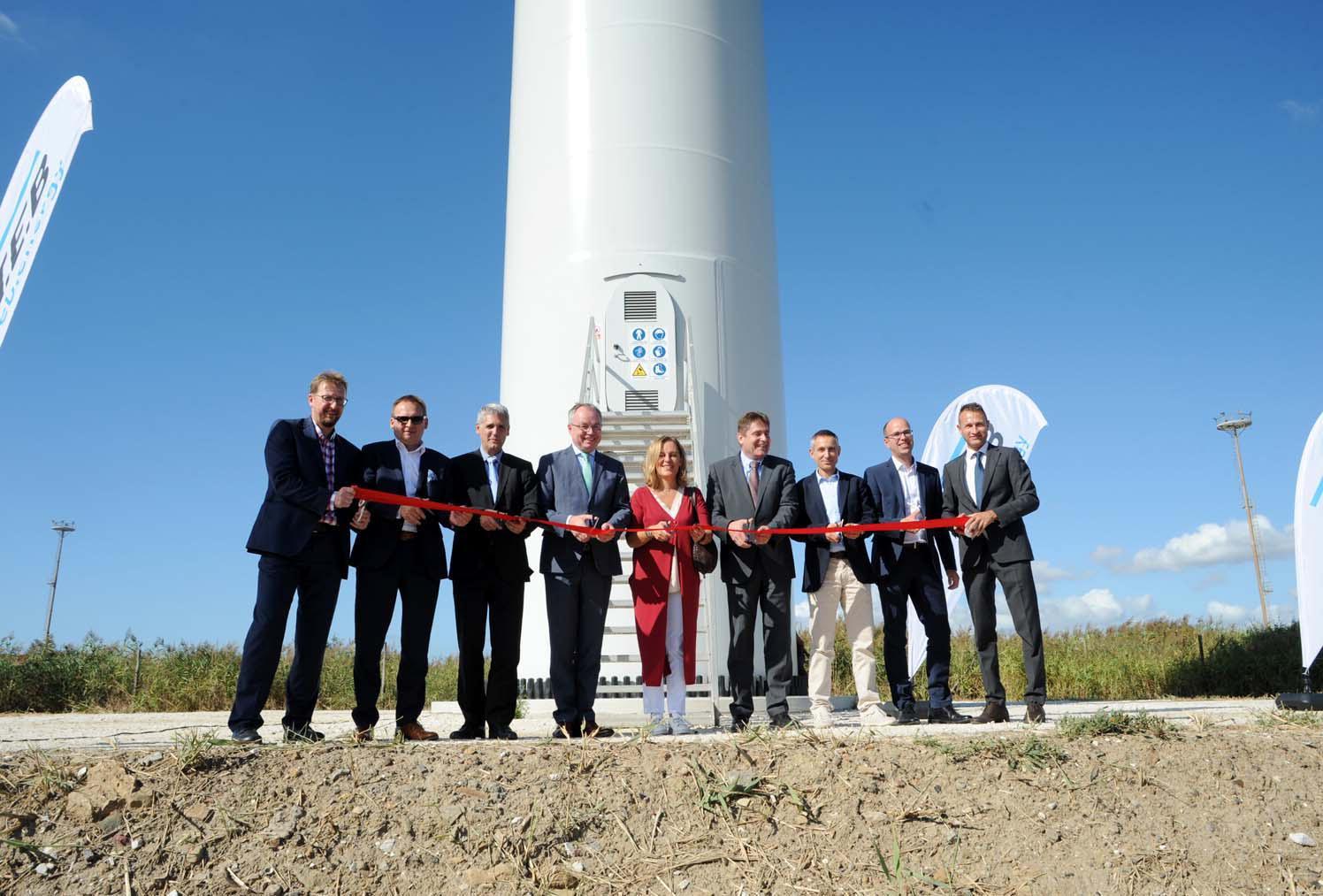 Inaugurazione dell'impianto di sei pale eoliche (foto Paolo Barlettani)