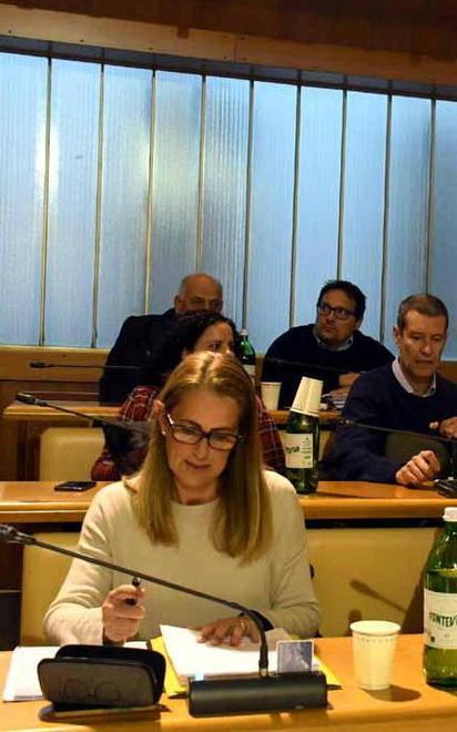 Scontro in consiglio la maggioranza “scavalca” il sindaco e vota il regolamento 