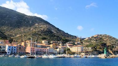 Ministro Gnudi: «Dal Giglio un esempio straordinario, venite in vacanza il mare è pulito»