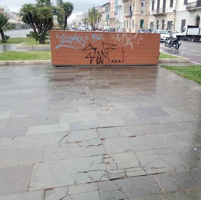 Quarzite distrutta in piazzale Margherita