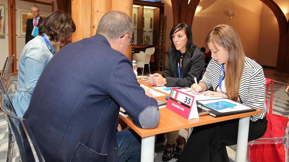 Conto alla rovescia, Quasi 300 operatori si siederanno ai tavoli