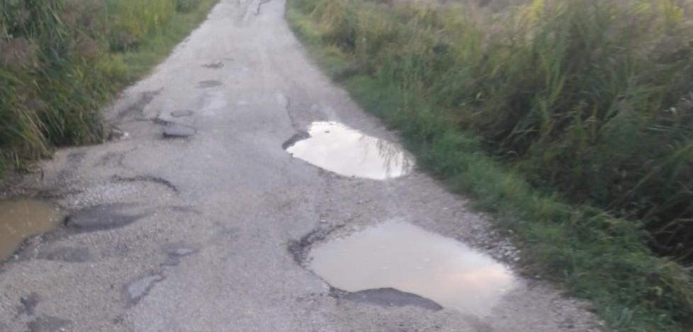 Strade a gruviera a Piana dei Morti Residenti esasperati