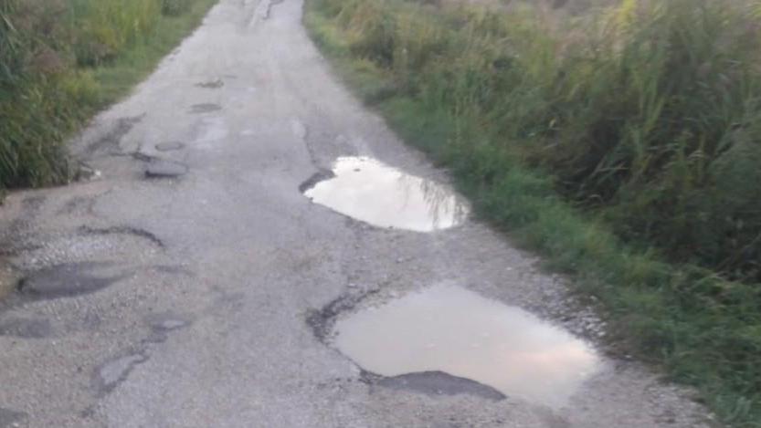 Strade a gruviera a Piana dei Morti Residenti esasperati
