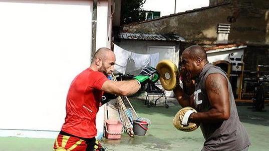 Amedovski si prepara alla palestra Renbukai