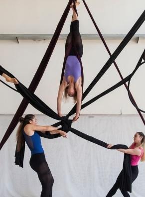 La danza aerea fa scuola con Equilibra e Kataklò 