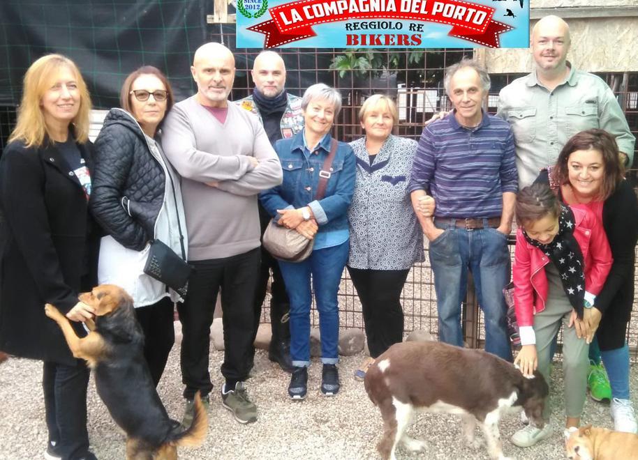 La Compagnia del porto dona cibo e ciotole ai cani di Annachiara 