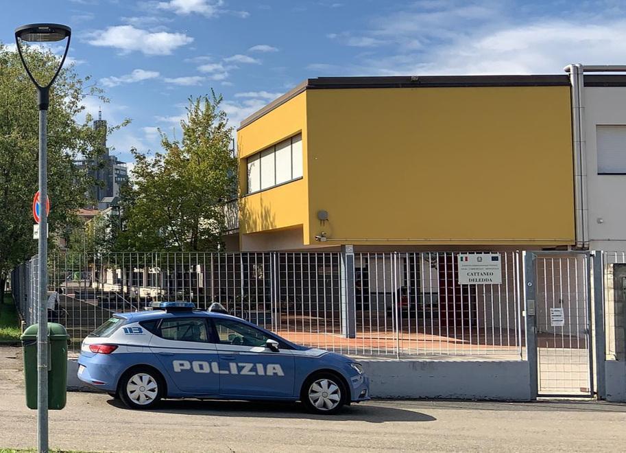 Modena, scuole Cattaneo: giovane dà testata al prof Ripreso dalle telecamere 