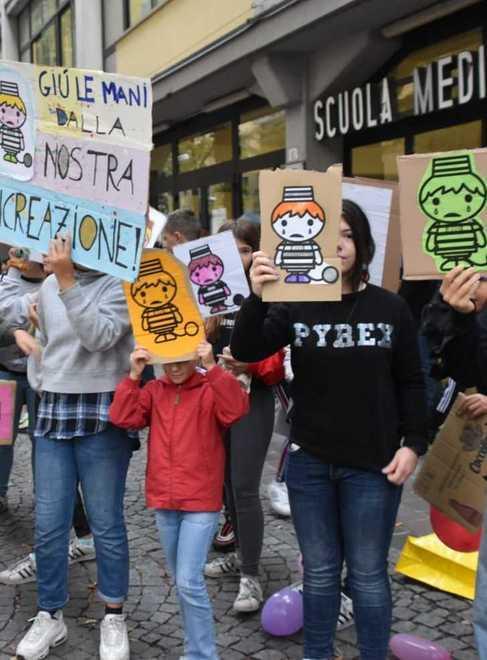 Modena. Ricreazione in classe alle medie Paoli, flash-mob dei ragazzi