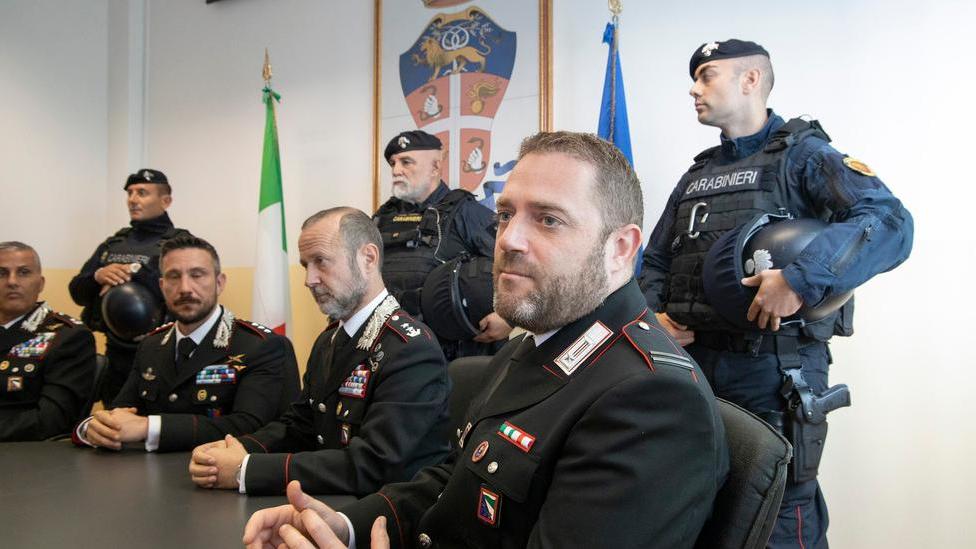 Prignano. Barricata in casa con la figlia: ora è agli arresti in comunità