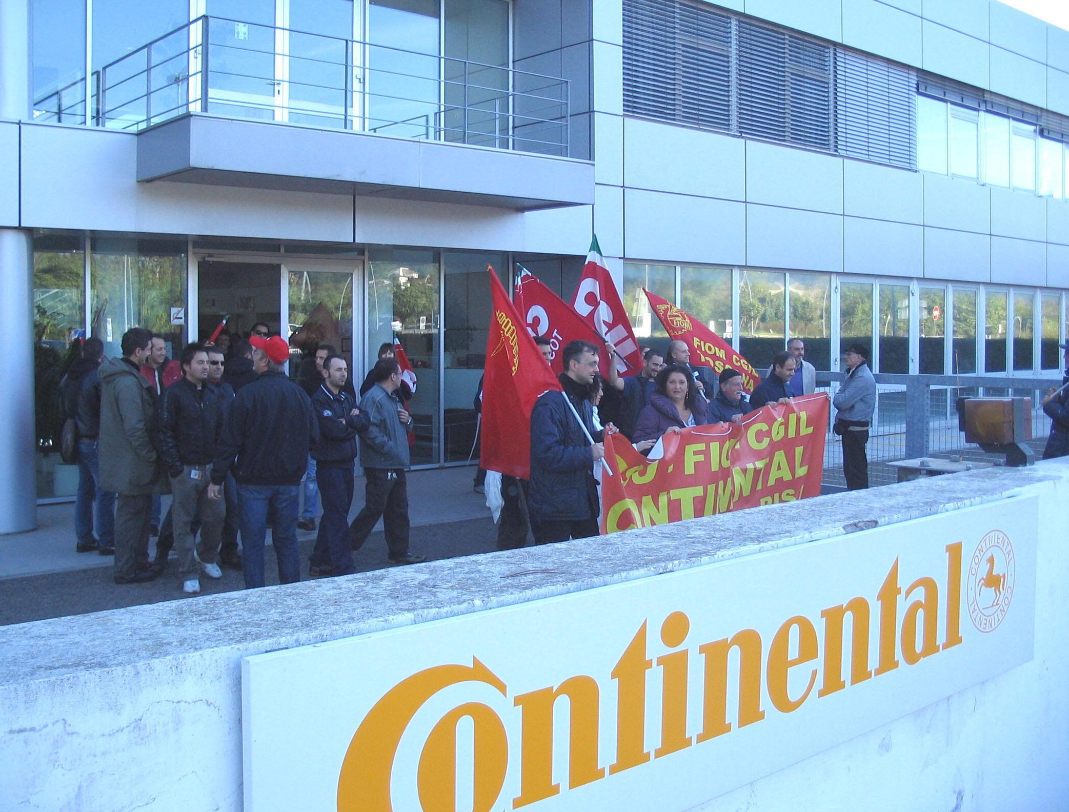 Uno sciopero alla Continental di Fauglia