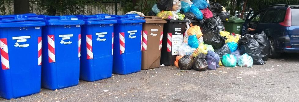 Rifiuti a Massa, ne produciamo 810 chili a testa ma per la differenziata siamo maglia nera 