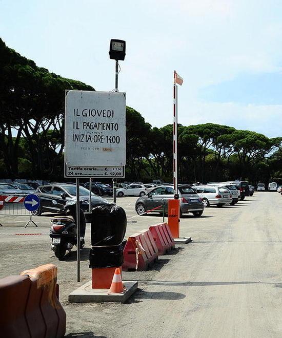 Il parcheggio oggi in Pineta Marradi