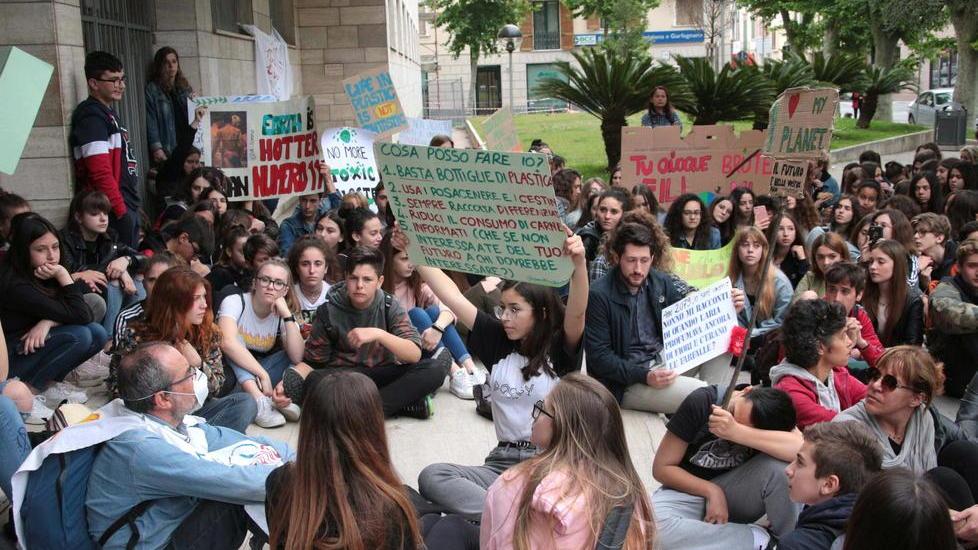 I seguaci di Greta Thunberg in strada per salvare il clima