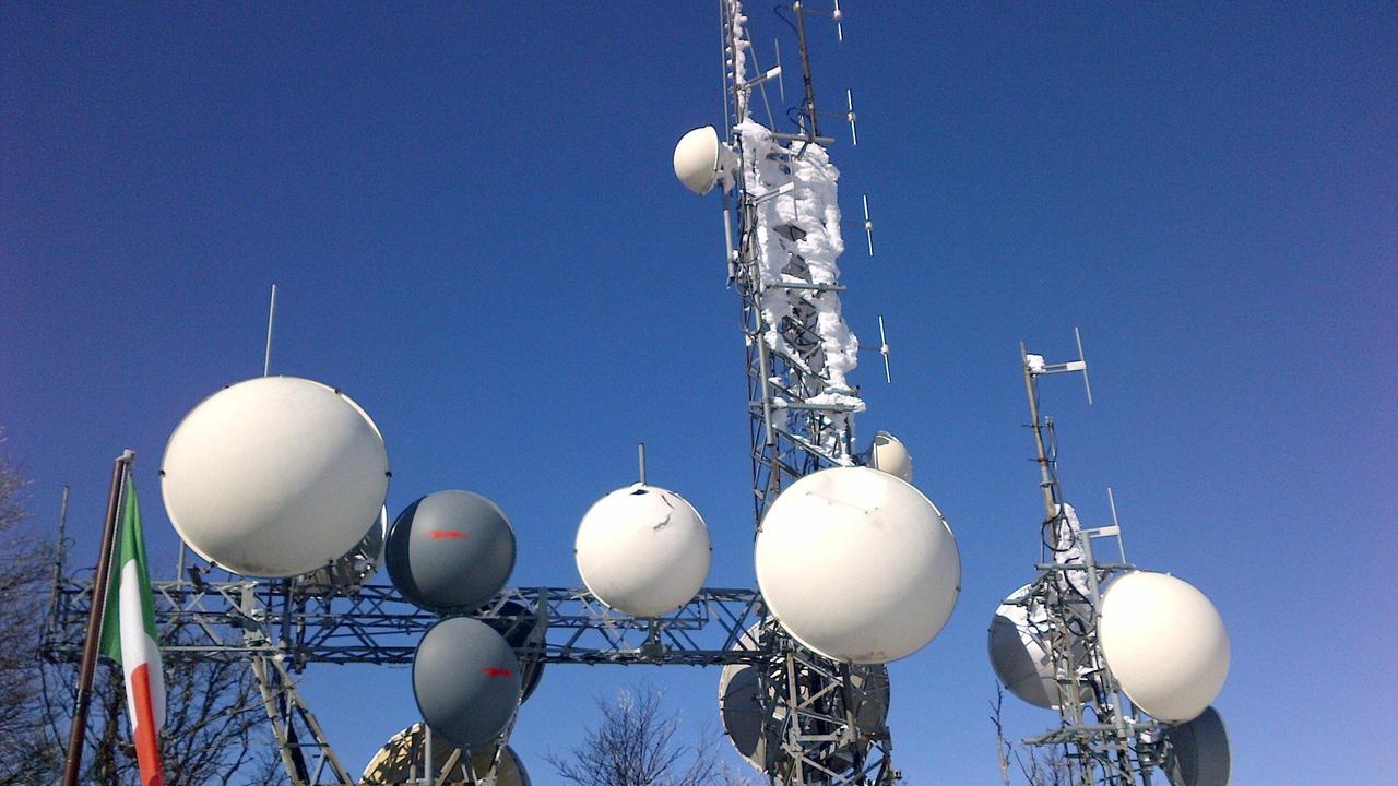 Via le antenne e le parabole: la Vetta Amiata si rifà il look