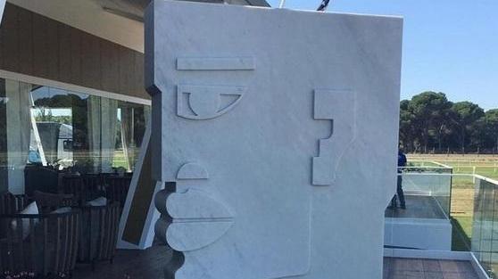 Henraux mette in mostra “La fuerza” di Steve Tepas