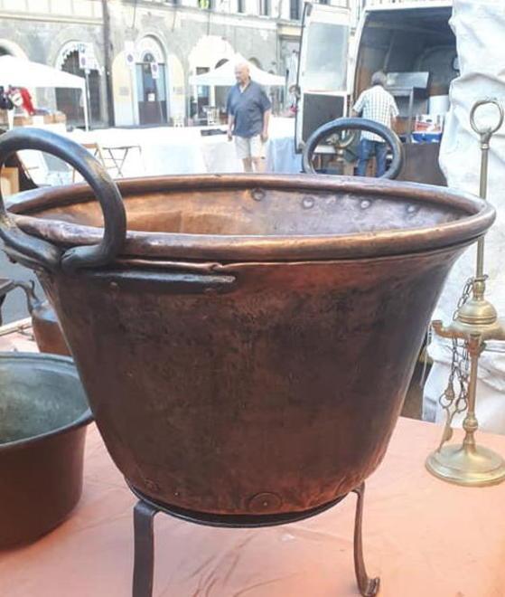 Antiquariato, domenica mostra in piazza Mazzini