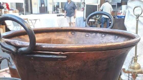 Antiquariato, domenica mostra in piazza Mazzini
