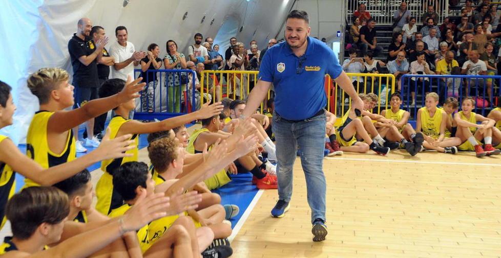 Il basket piombinese si presenta Ecco la grande famiglia gialloblù 