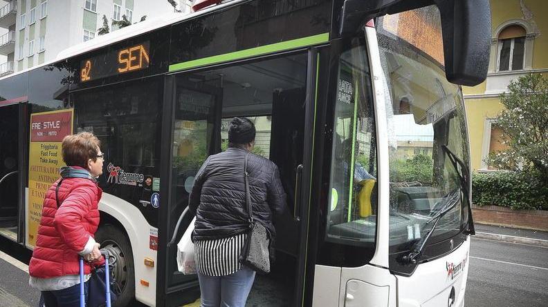Biglietti del bus scaduti «Oltre al nuovo ticket una multa da 40 euro»