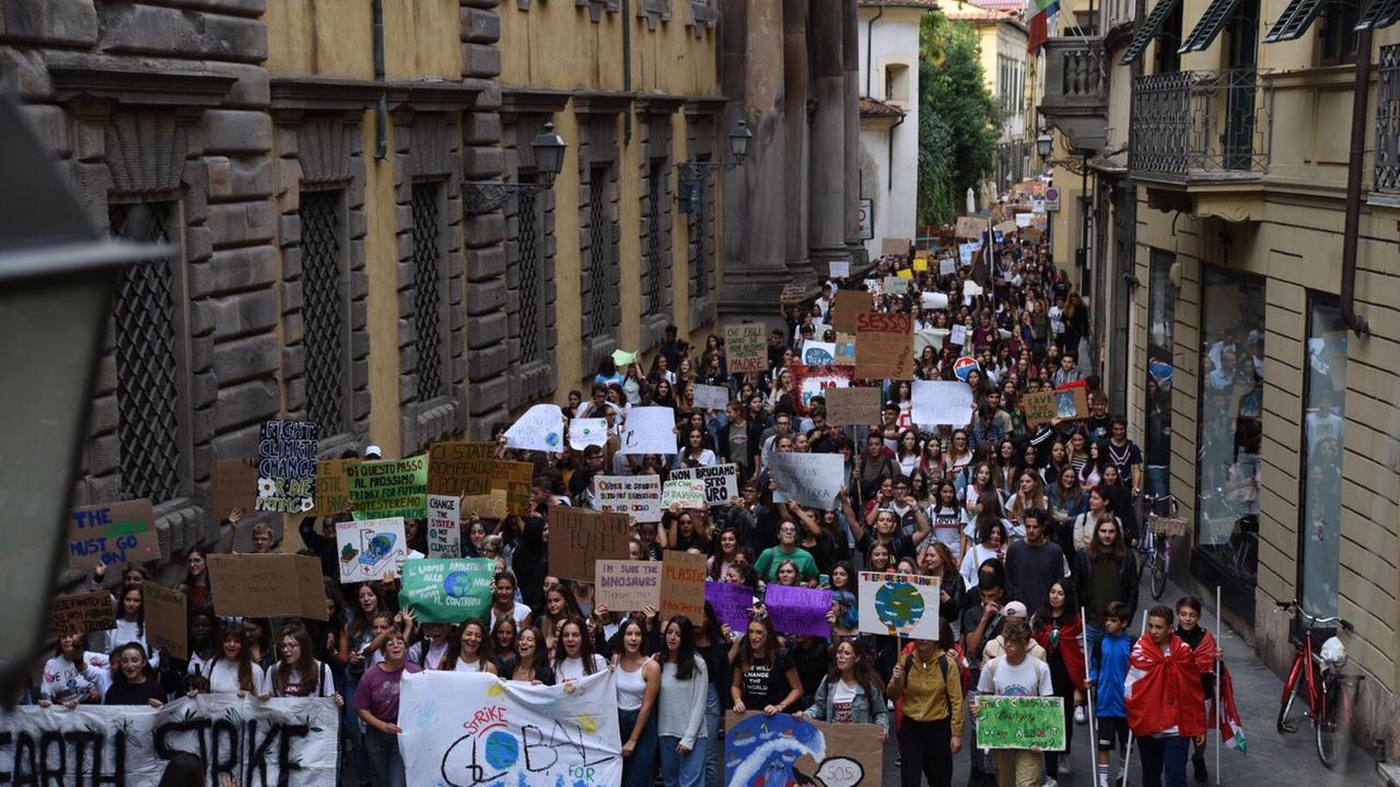 L'arrivo del corteo in piazza Napoleone (Foto Ilaria Genovesi)