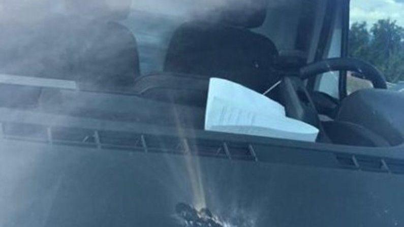 Furgone danneggiato da pezzi di un cavalcavia caduti la settimana scorsa