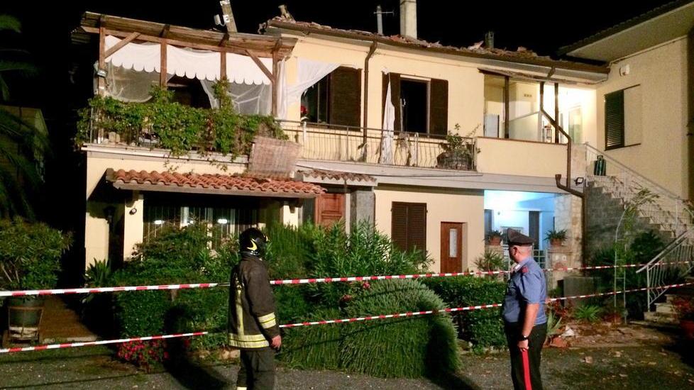 Dopo l’esplosione la gara di solidarietà: «Samuele, ricostruiremo noi la tua casa»