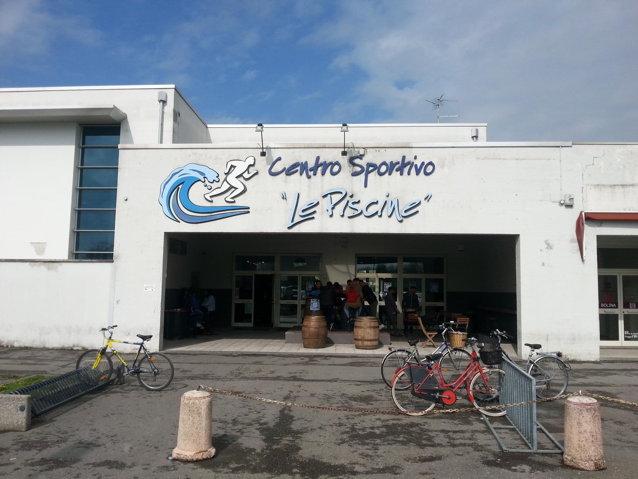Filmato mentre ruba al bar delle "Piscine", denunciato un 25enne