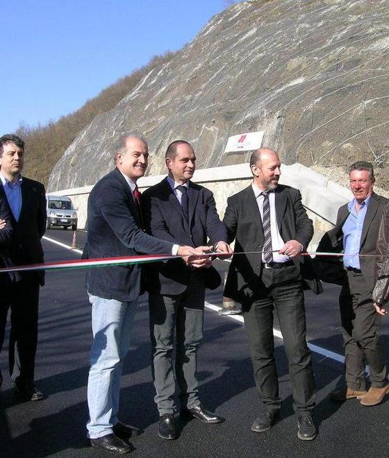 Ceccobao inaugura la strada rifatta
