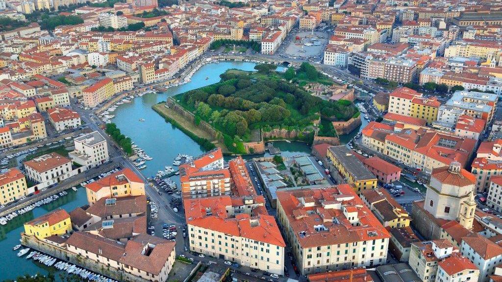 Livorno per chi non è di Livorno: 10 cose da fare durante il Festival del ridicolo