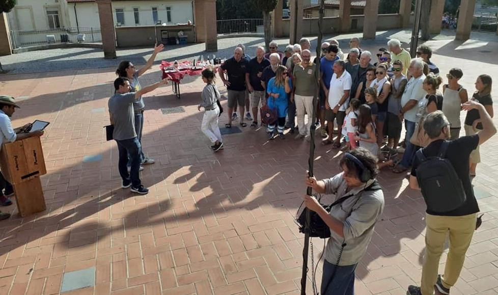 Le prime riprese che sono state fatte con la popolazione di Gabbro (foto Giovanni Bracci)