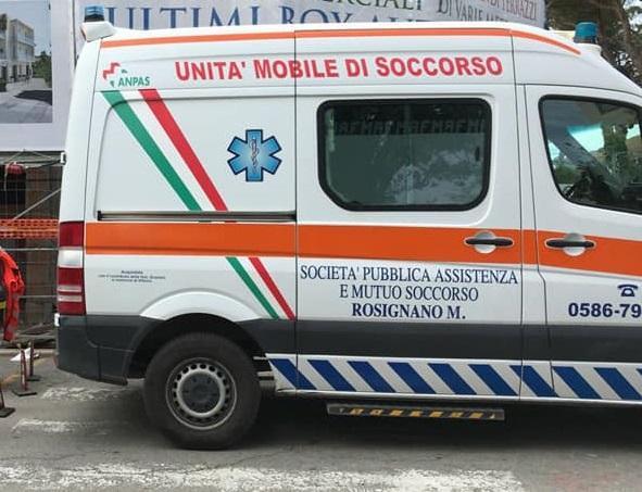 Un'ambulanza della Pubblica assistenza di Rosignano