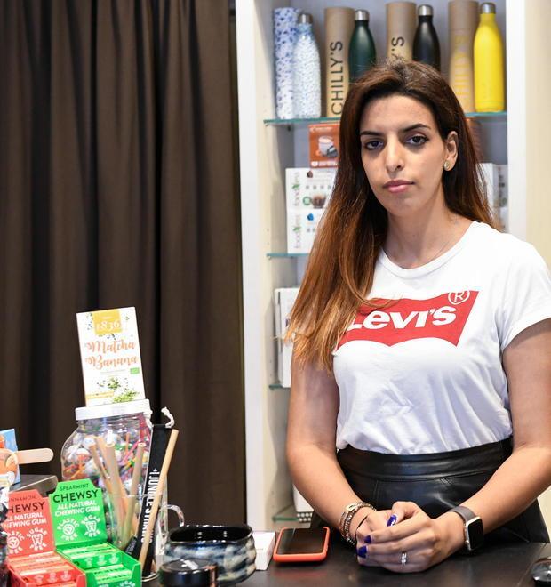 Raggirano commerciante con la scusa di cambiare banconote da 20 e 50 euro 