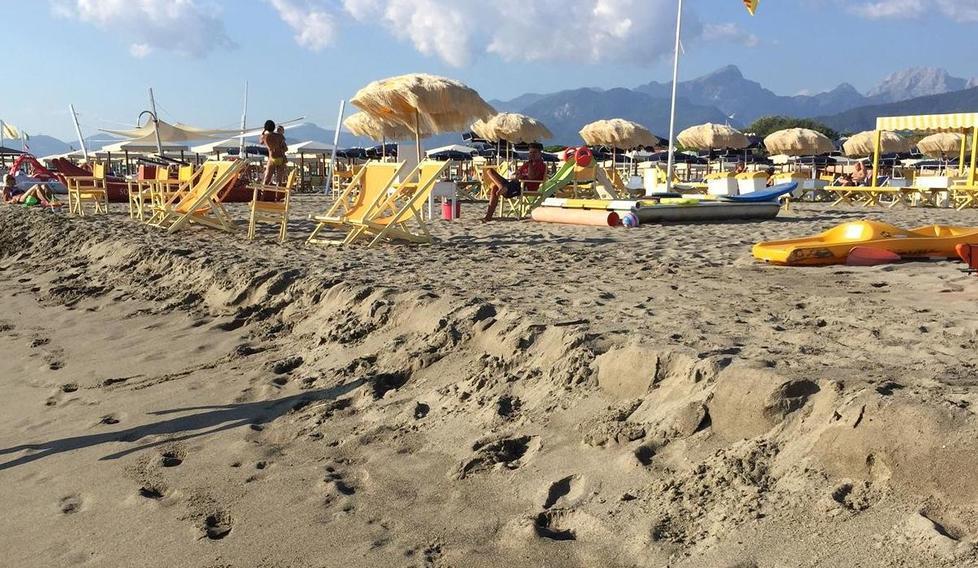 Ghiaia sulle spiagge per fermare l’erosione I Paladini: «Dannosa» 