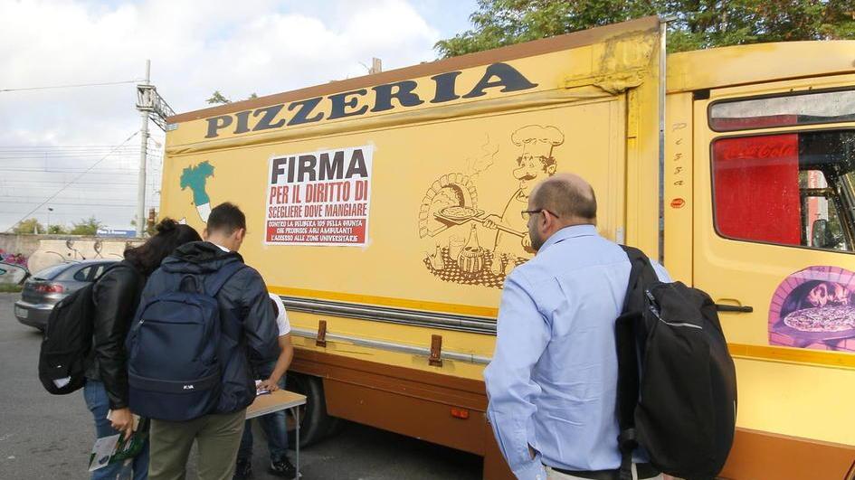Stop agli ambulanti del cibo a ridosso dei poli universitari