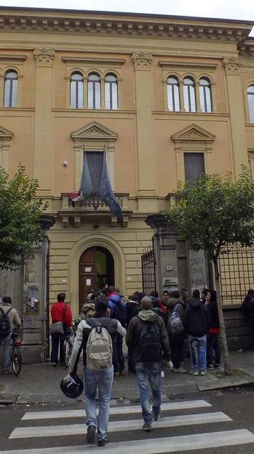 Telecamere anti bulli e spaccio davanti alle scuole 