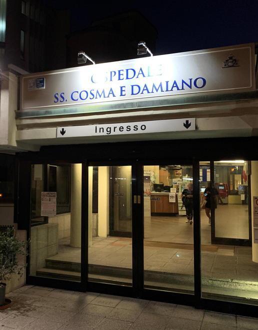 Dramma all’ospedale, neonata muore in braccio alla madre a due ore dal parto 