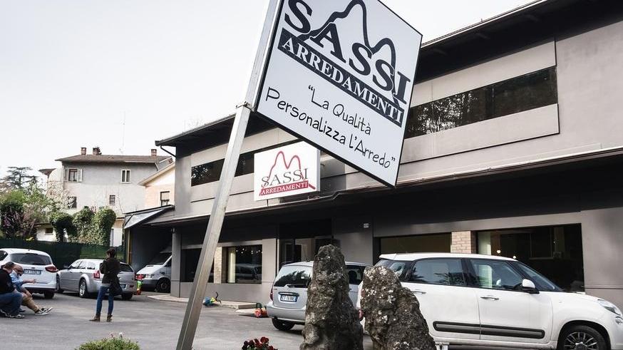 Cento anni di mobili Sassi «Da qui non ce ne andiamo»