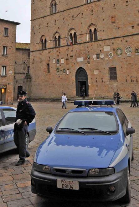 Ordina e paga un pc su internet ma è una truffa: due denunciati