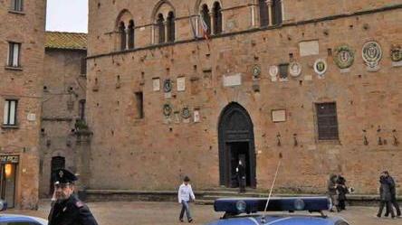 Ordina e paga un pc su internet ma è una truffa: due denunciati