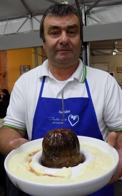 Sua maestà la salama richiama i fedeli I norcini cerimonieri 