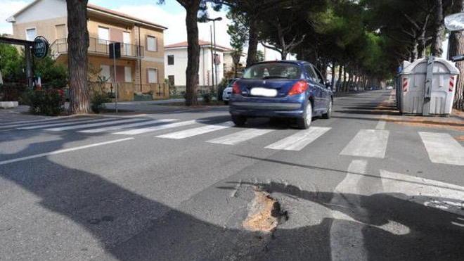 L’estate bussa: si asfalta viale della Repubblica